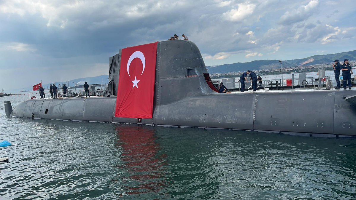 aag_th's tweet photo. 🇹🇷🇩🇪⚓️AAG_th บันทึกประจำวัน: ตุรกีทำพิธีปล่อยเรือลงน้ำเรือดำน้ำชั้น Reis ลำที่สาม S-332 TCG Muratreis
https://t.co/3I6zkbHGnO
#Turkey #Navy @SSB_Eng @tcsavunma #Germany @thyssenkrupp @thyssenkrupp_en #Type214 #U214 #Submarine #Warship https://t.co/wCBCNnMDKR