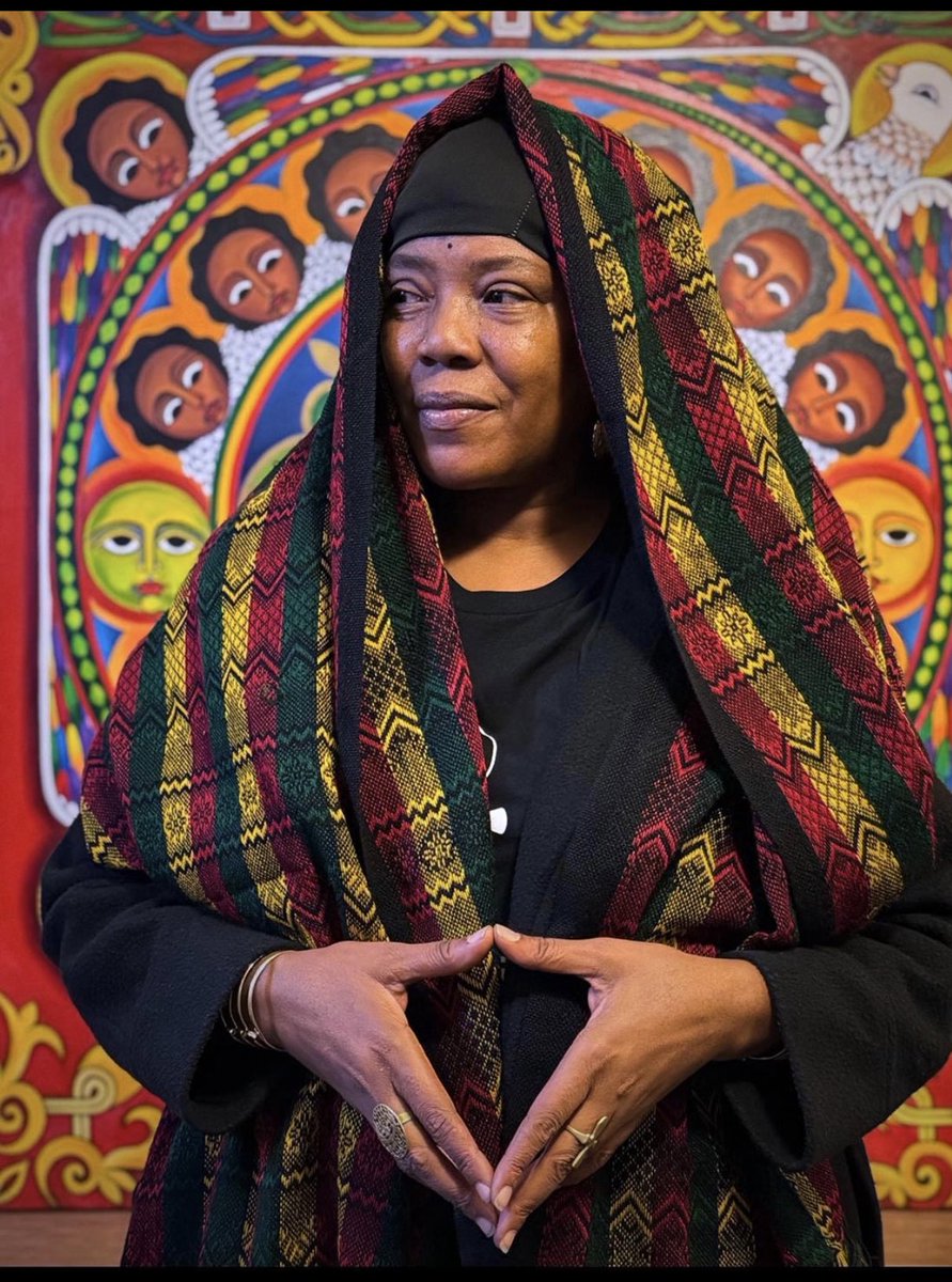 “People hold on to the truth and don’t fall for everything. You must hold on to your faith just like you’re holding your phone!”- Dezarie ! 💪🏾