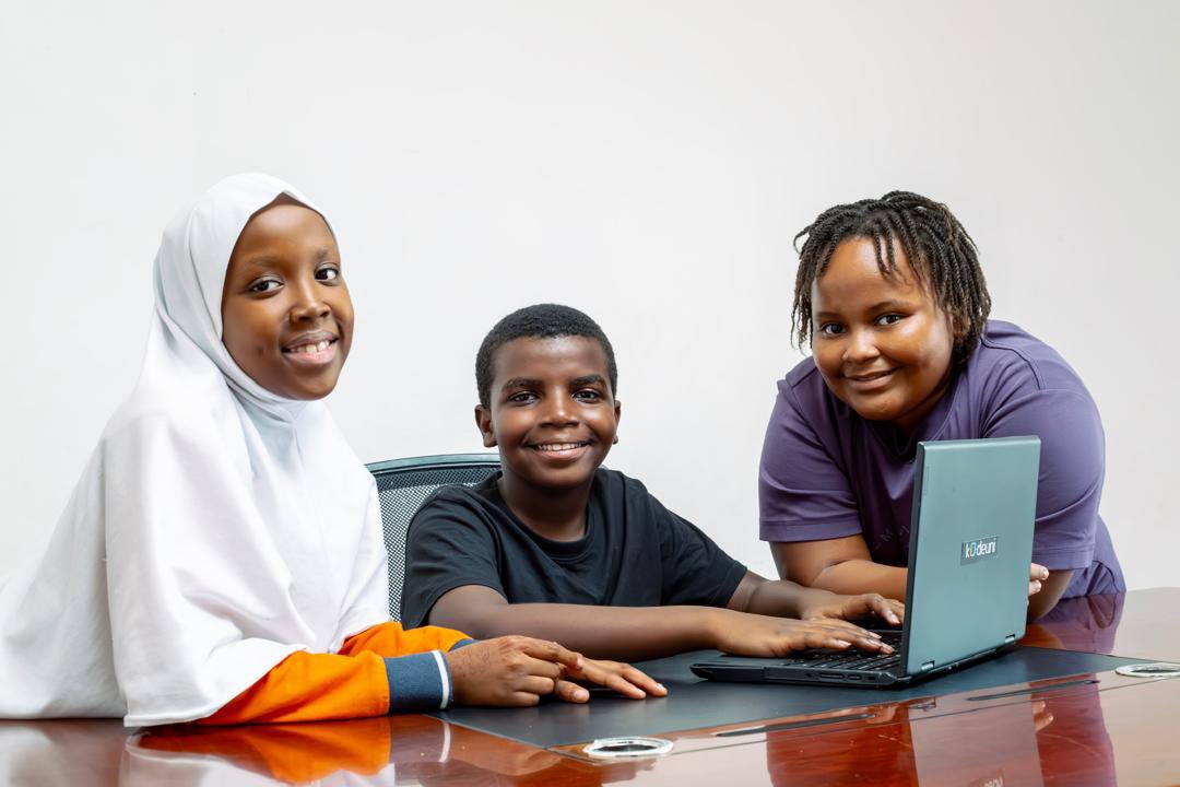 chapo255's tweet image. MZAZI HAKIKISHA MWANAO ANAITUMIA LIKIZO VYEMA!

Karibu kwenye  Summer Code Surge 2025, darasa la kompyuta kwa watoto kuanzia miaka 5-18 kutoka @KodeUniKids

Siku 10 za kujifunza coding

✅ Ada:200,000
📍 Dar | June 09 – July 18

☎️: 0745 000555

#SummerCodeSurge #KodeUni