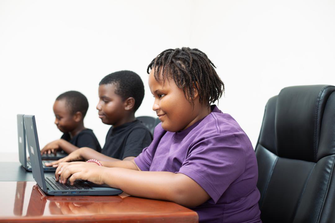 chapo255's tweet image. MZAZI HAKIKISHA MWANAO ANAITUMIA LIKIZO VYEMA!

Karibu kwenye  Summer Code Surge 2025, darasa la kompyuta kwa watoto kuanzia miaka 5-18 kutoka @KodeUniKids

Siku 10 za kujifunza coding

✅ Ada:200,000
📍 Dar | June 09 – July 18

☎️: 0745 000555

#SummerCodeSurge #KodeUni