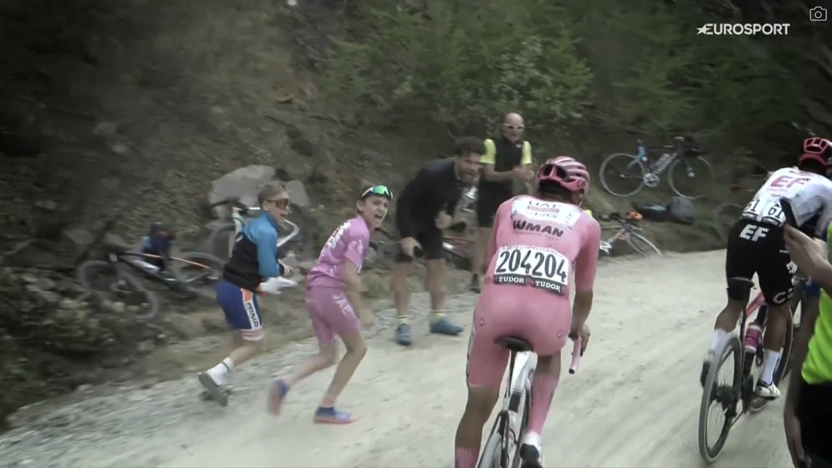 faustocoppi60's tweet photo. GOD BLESS CYCLING. The best sport in the world. 🩷🚲
#GirodItalia https://t.co/p36yxJQaID
