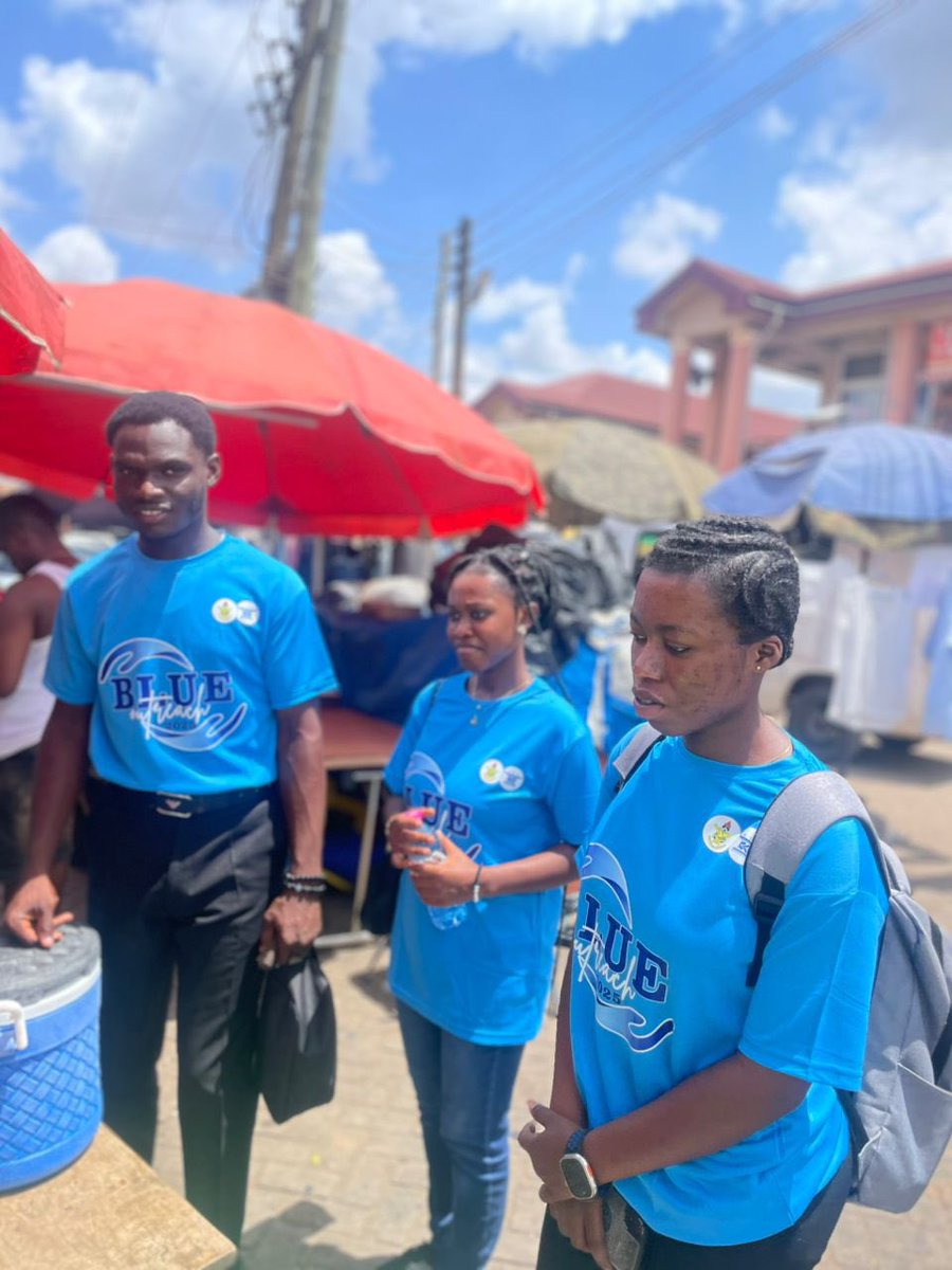 ritagyamfi021's tweet photo. So much excitement and joy yesterday! We took our knowledge beyond campus and spent time with the incredible men and women at the market,sharing ideas, learning, and growing together. The market taught us just as much. We didn’t just talk we connected✊#BlueOutreach #MarketVibes https://t.co/9Ss5GJNIes