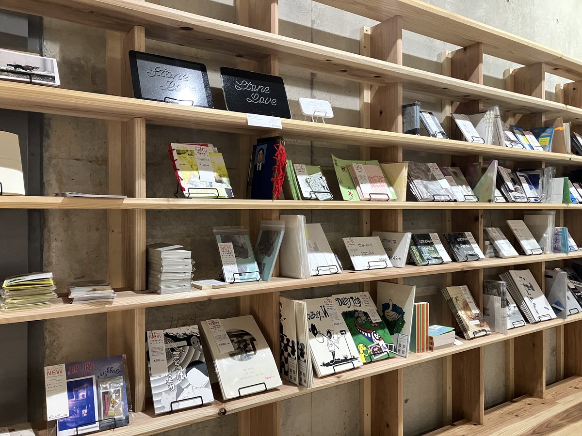 🆕横浜に新たな芸術複合施設「Art Center NEW」が明日オープン！
地下駅直結の新拠点をレポート
tokyoartbeat.com/articles/-/art…

ZINEやグッズを販売するショップや、カフェも併設。こけら落とし展「NEW Days」が開幕