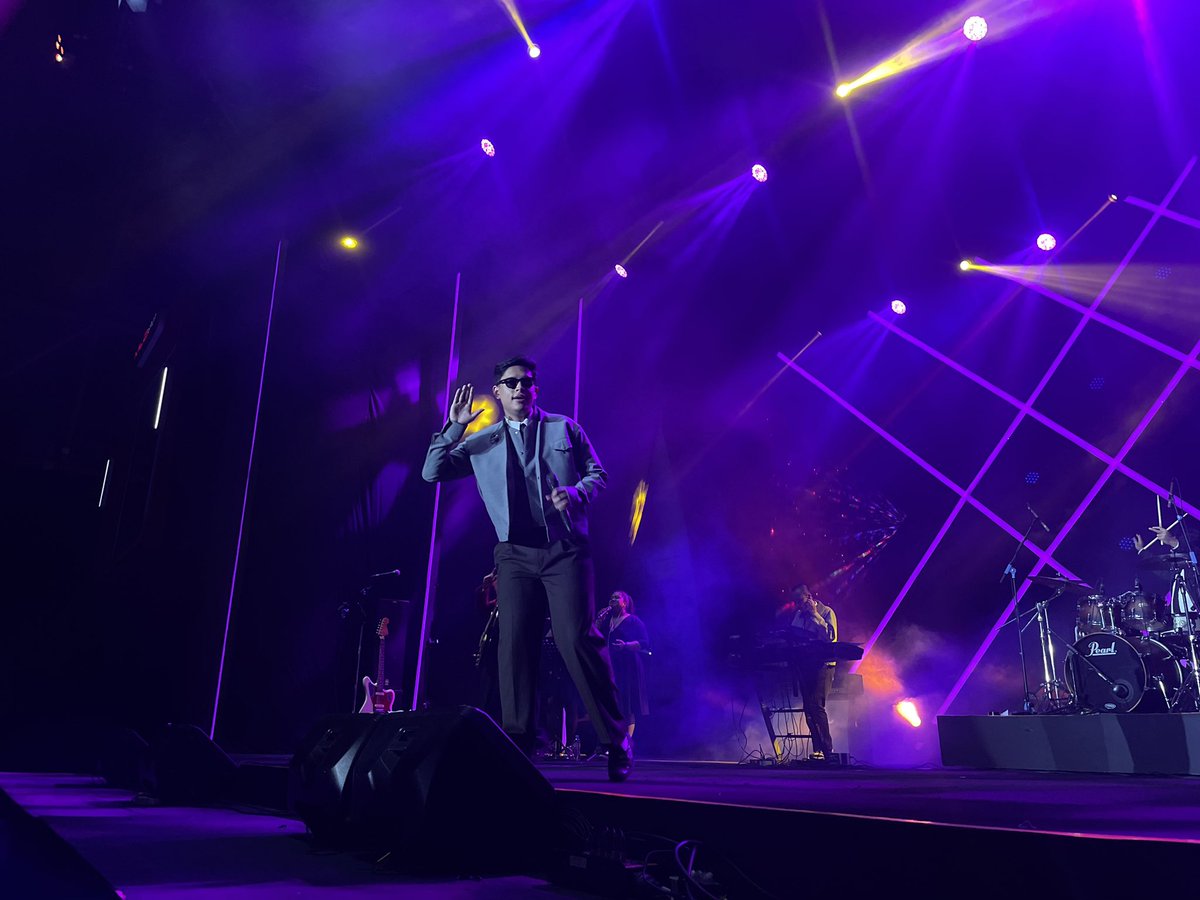 JavaJazzFest's tweet image. @adikara_fardy brings the retro romance alive at MLD Hall,  don’t miss the magic! 🌟

#BNIJJF2025 #20yearsJavaJazzFestival