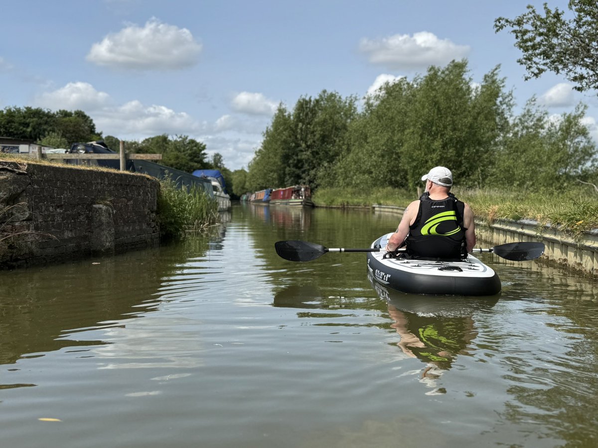 BarbAngel409's tweet photo. Lovely day for a paddle 😎 @CanalRiverTrust #nellbridge #oxfordcanal #paddle #kayak #loveit #outdoors #SunnyDays https://t.co/4pTrpLY1EE