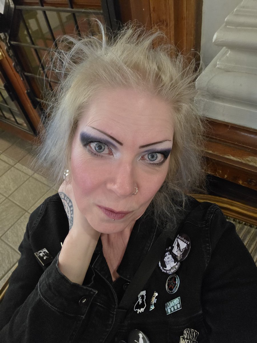 Had a wonderful day in Gothenburg... wish I could bring my friend from Alien with me back home. 😆🤗🖤🖤🖤🖤