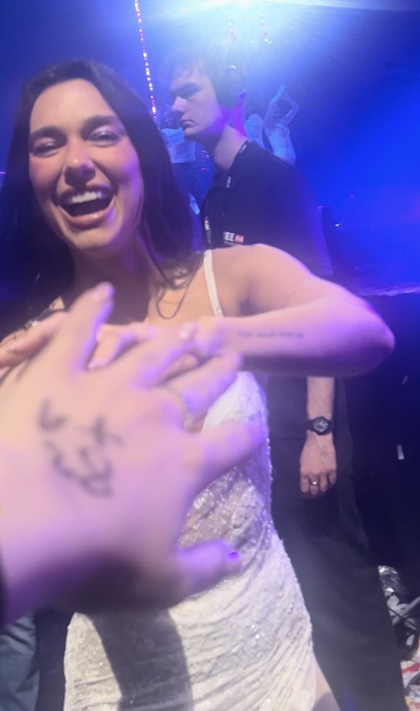 laura🦋 tweet media