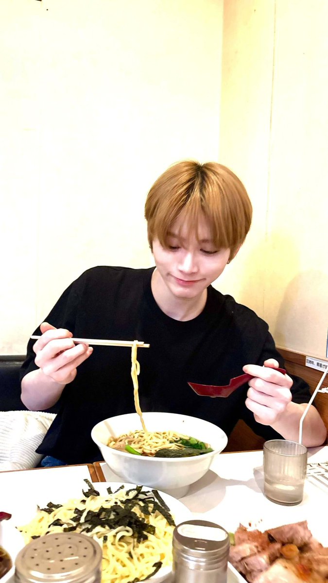 ramen date with hts 🍜🧂♥️

#ODSD #TAESAN #BOYNEXTDOOR <a href="/BOYNEXTDOOR_twt/">BOYNEXTDOOR_twt</a>