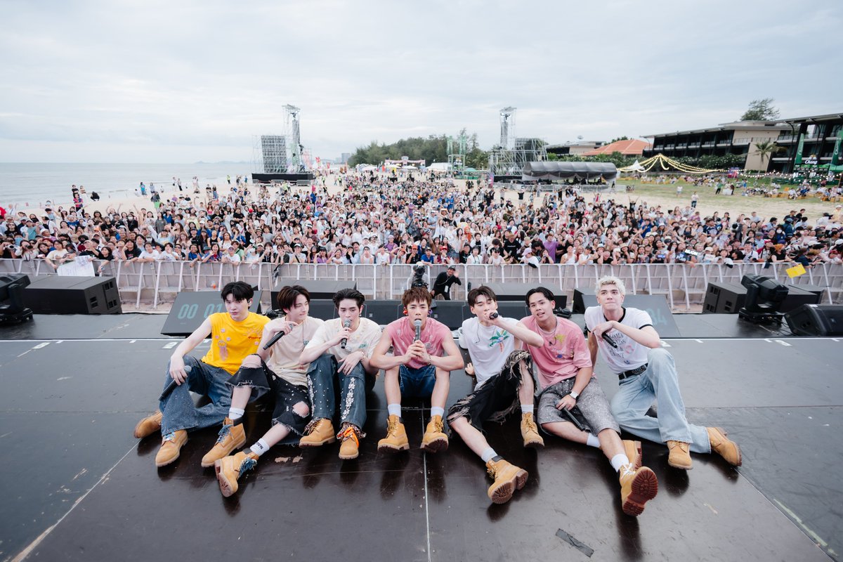 หนุ่มๆ #Atlas ในงาน BESea Music Festival 2025 วันแรก ใครมีรูปบรรยากาศในงาน ติดแฮชแท็กแล้วมาโพสต์อวดกันบ้างนะ

#BESeaMusicFest_Day1
#BESeaMusicFest2025
#BECMusic