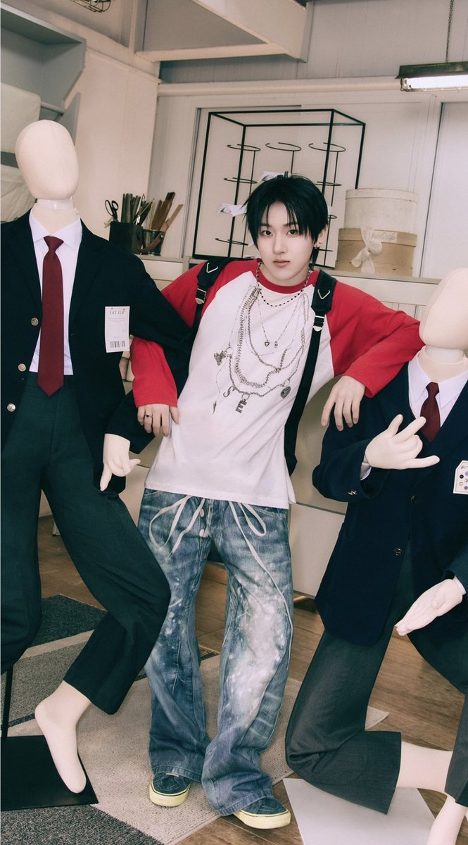 kickflip_item's tweet photo. 📍250516 [계훈]

Chain raglan long sleeve t-shirt red 

108,000 ₩

https://t.co/8zgYfh5KfB https://t.co/LS4QACPQge