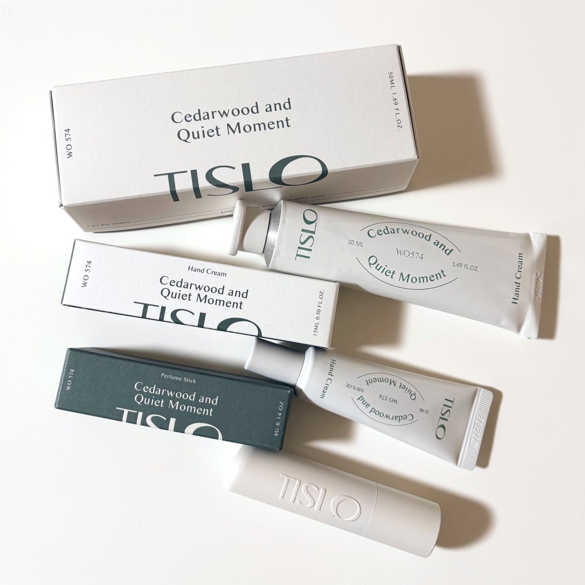 HONEY_MI_HONEY_'s tweet photo. #PR #TISLO
♡ハンドクリーム
♡パフュームスティック
Cedarwood and Quiet Moment
ハンドクリームは香水に使用されるプレミアムな香りを使用していて、塗ってすぐにほのかに漂ってくる自分だけの残り香を体験できる🧚🏻♀️💕
しっとり感を保ちつつ、べたつきやテカリ感はなく爽やか🫶🏻✨ https://t.co/fnQ0IThays