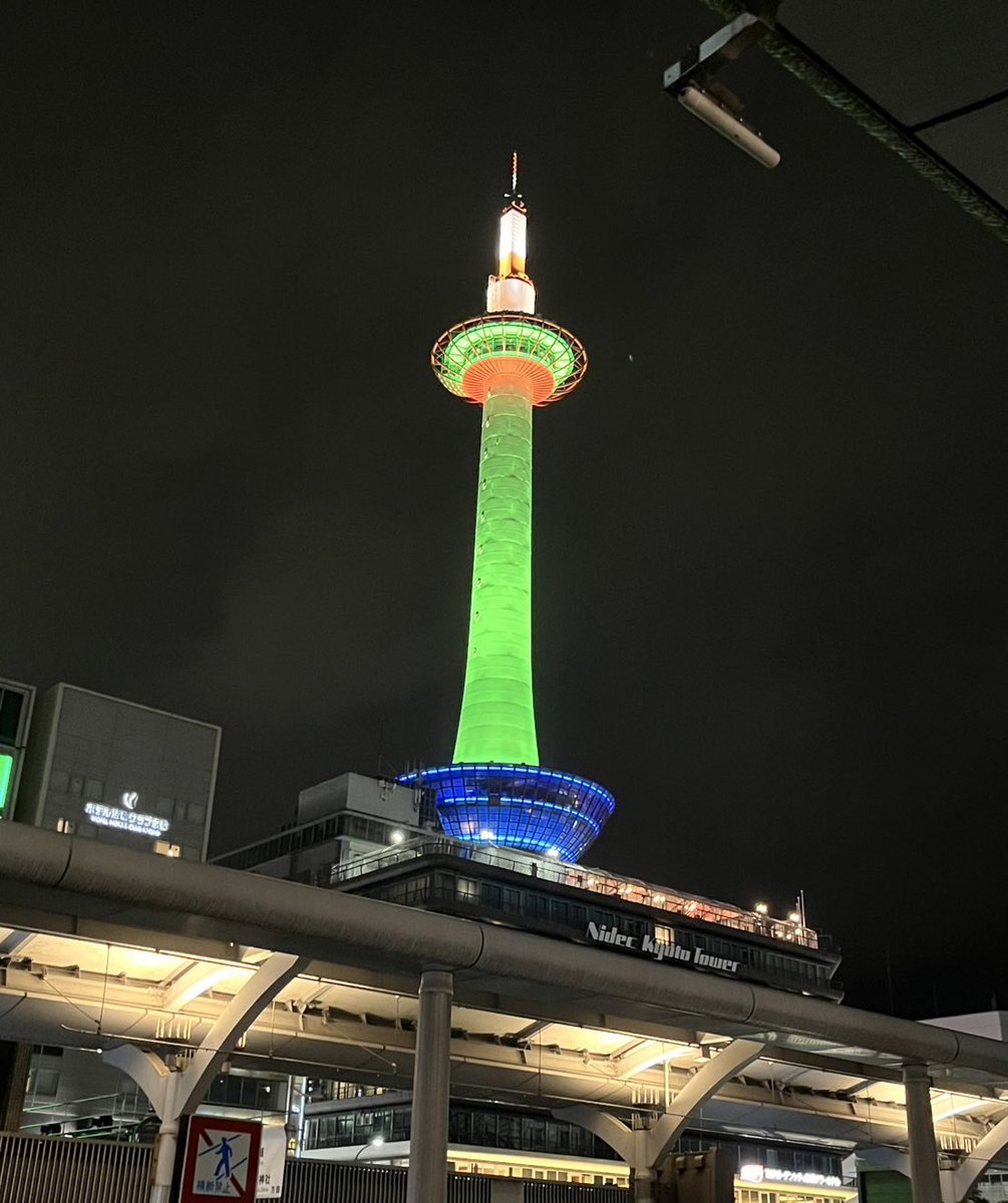 なんとか京都到着してホテルにチェックイン明日はいつもより早い開場なので早く寝なきゃ。すっと寝られるといいなぁ😂