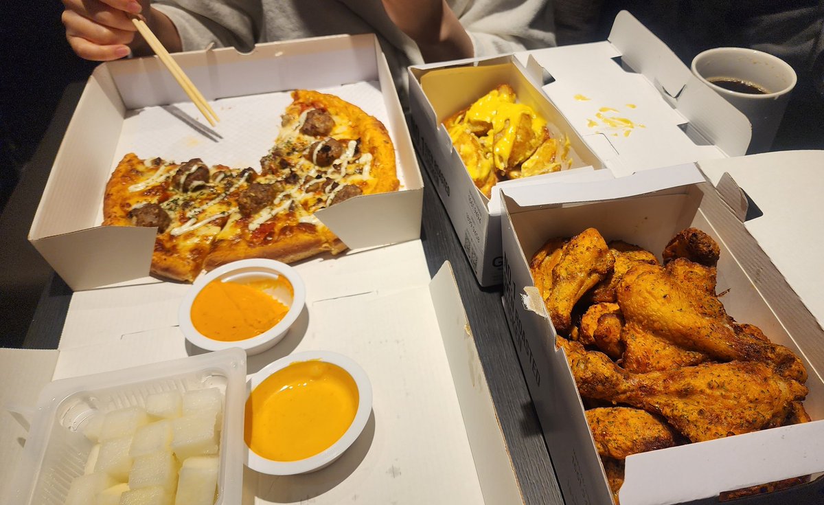 명조페스티벌 토요일 기염(w 카르티시아)으로 다녀왔습니다. 
공명자 다들 귀엽고 멋졌다에요
마음같아선 내일도 가고 싶지만 낡은 사람은 지친 몸을 누이게 돼...
그래도 재밌었다 그히
#띵조페스티벌 #명조페스티벌 #명조1주년
