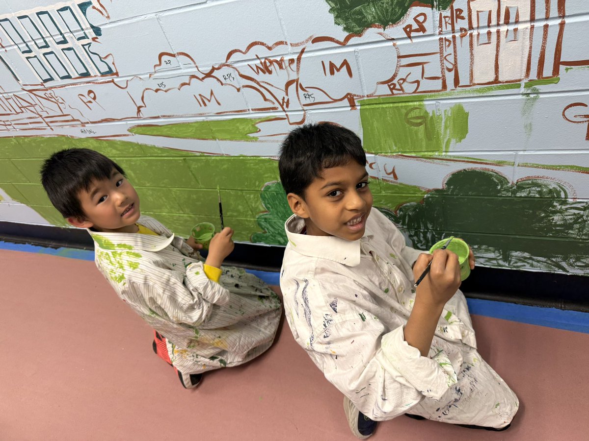 missfrieman's tweet photo. We painted our mural 🎨🖌️ @HarrisonHawks90 https://t.co/P3ptDHFyVR