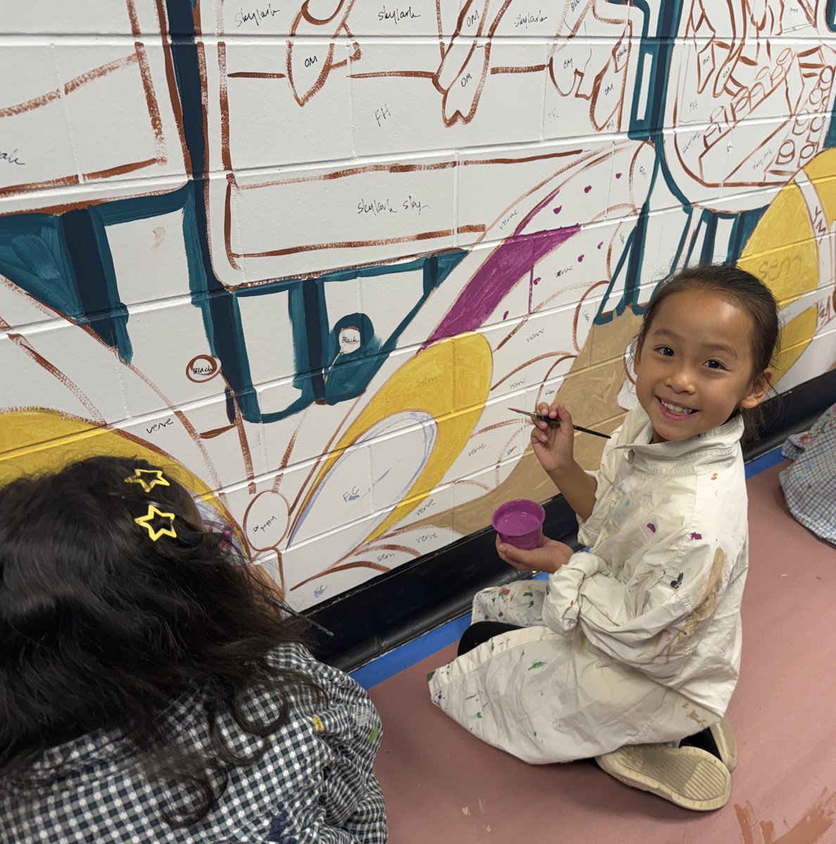 missfrieman's tweet photo. We painted our mural 🎨🖌️ @HarrisonHawks90 https://t.co/P3ptDHFyVR