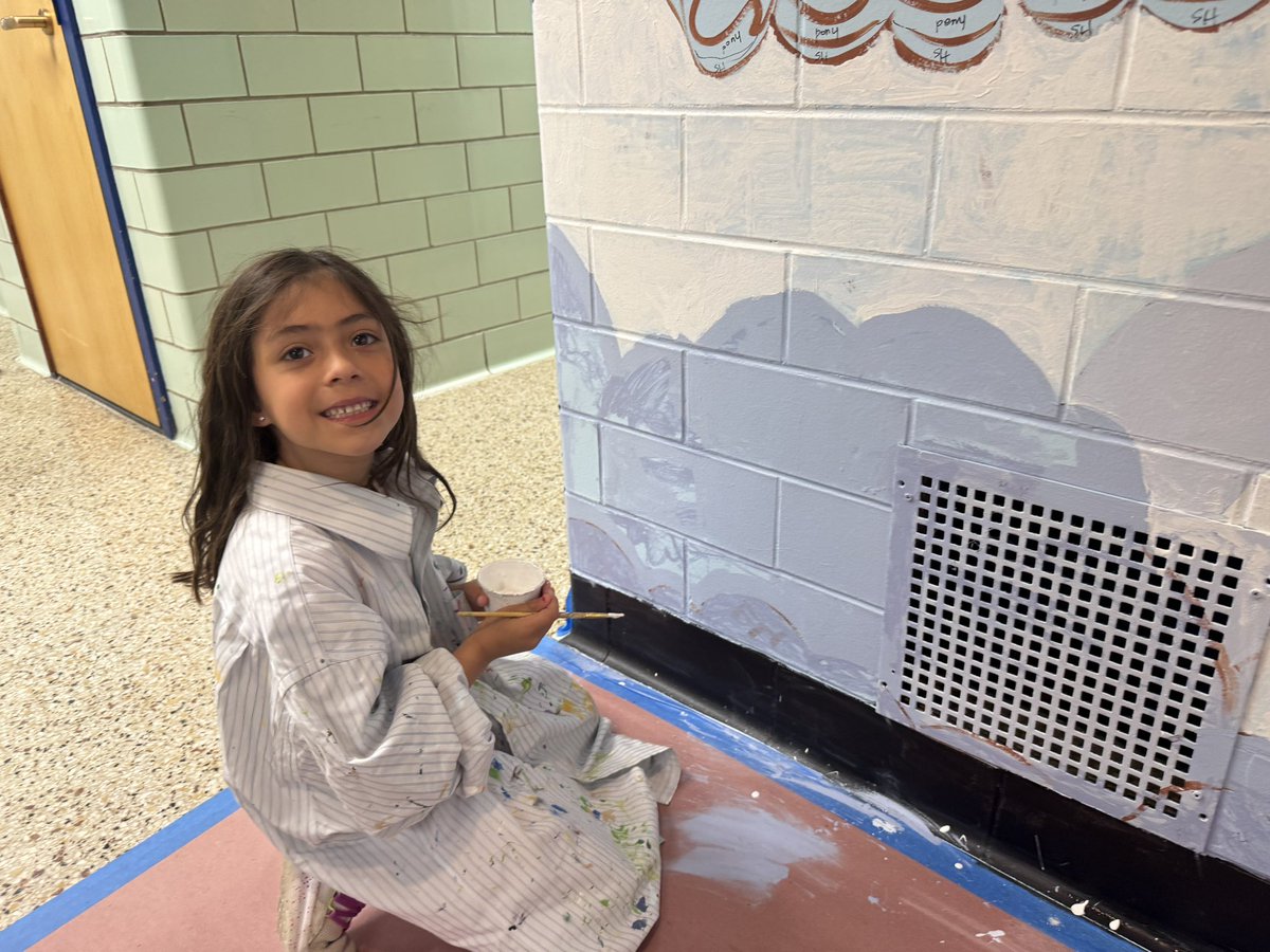 We painted our mural 🎨🖌️ <a href="/HarrisonHawks90/">HarrisonHawks90</a>