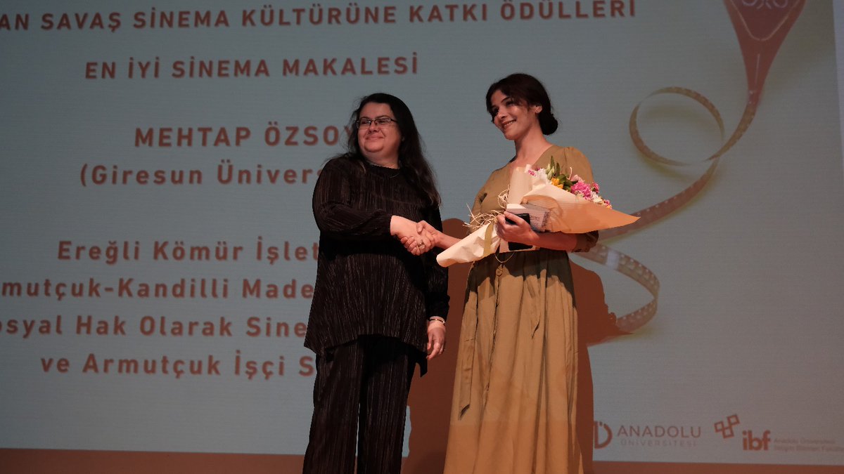 22. Eskişehir Uluslararası Film Festivali kapsamında düzenlenen Hakan Savaş Sinema Kültürüne Katkı Yarışmasında ödüller sahiplerini buldu 🏅

Türkiye'de bir film festivali kapsamında bilimsel eserlerin ödüllendirildiği tek yarışma olan Hakan Savaş Sinema Kültürüne Katkı
