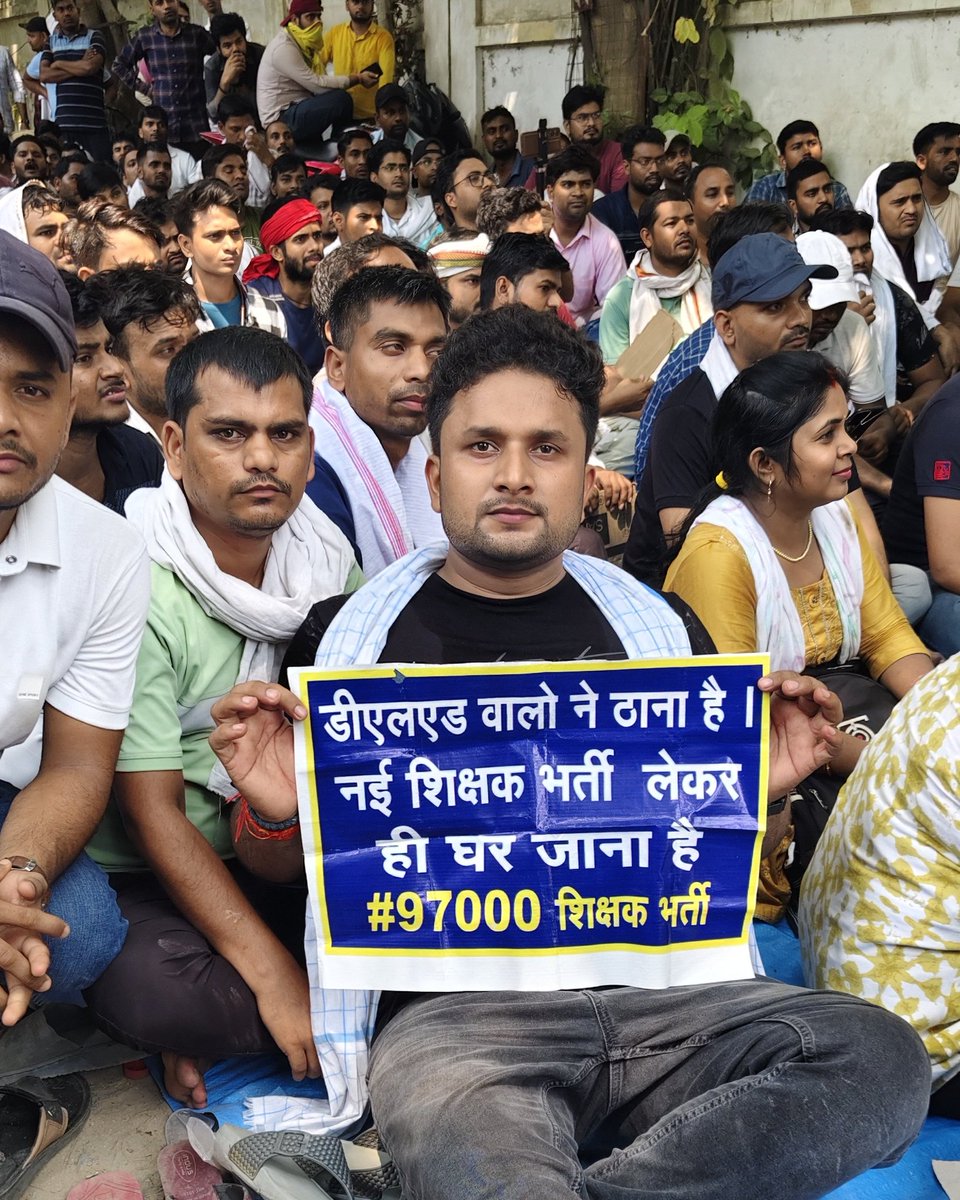 बेसिक शिक्षा सूचना केंद्र (@info_4education) on Twitter photo <a href="/RajatsinghAU/">रजत सिंह(प्रदेश अध्यक्ष)</a> जी और <a href="/VishuYadav01/">विशु यादव (प्रदेश उपाध्यक्ष)</a> जी,
आप लोग धरना स्थल पर तो एक हो गए हैं, लेकिन आपको एक फ्रेम में देखने की इच्छा अभी तक अधूरी है।
#शिक्षकभर्ती <a href="/RajatsinghAU/">रजत सिंह(प्रदेश अध्यक्ष)</a> जी और <a href="/VishuYadav01/">विशु यादव (प्रदेश उपाध्यक्ष)</a> जी,
आप लोग धरना स्थल पर तो एक हो गए हैं, लेकिन आपको एक फ्रेम में देखने की इच्छा अभी तक अधूरी है।
#शिक्षकभर्ती