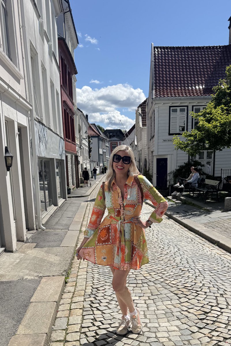 nancy_sorrell's tweet image. Such a lovely day in Bergen. It’s so pretty, I just love it. So much to see and do.
#bergen
#pretty
#art
#culture
#flowers