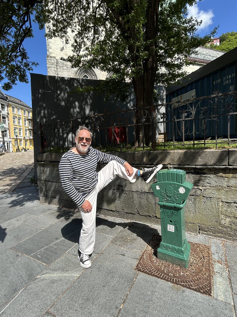 nancy_sorrell's tweet image. Such a lovely day in Bergen. It’s so pretty, I just love it. So much to see and do.
#bergen
#pretty
#art
#culture
#flowers