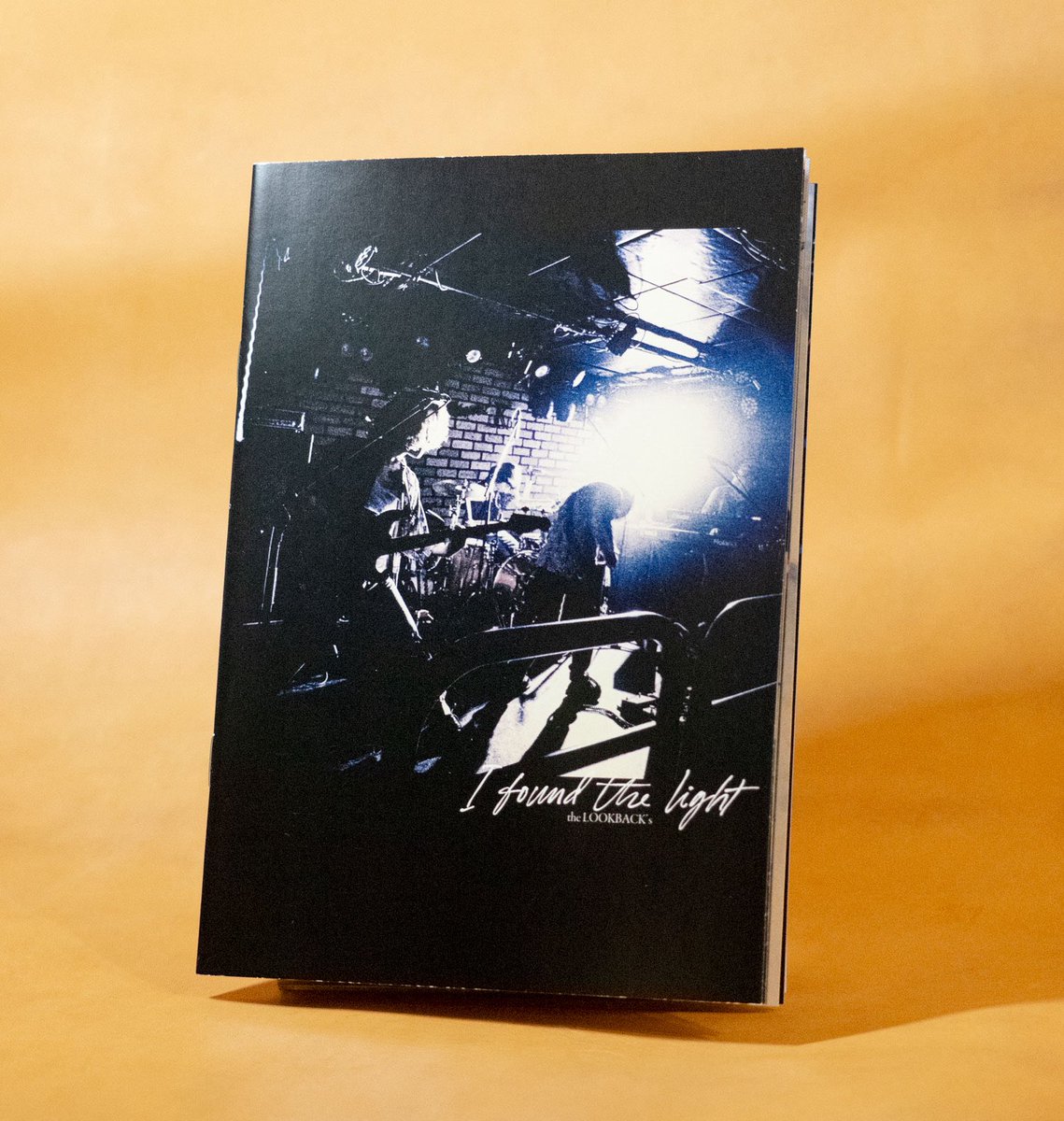 thelookbacks's tweet photo. 【通販取り扱い開始しました】

1st Full Album
" I found the light "
通販にてご購入いただけるようになりました。
遠方の方もぜひこの機会にご利用ください！

▼ショップ▼
https://t.co/I0UNkOTdSH https://t.co/vziLePzdDp