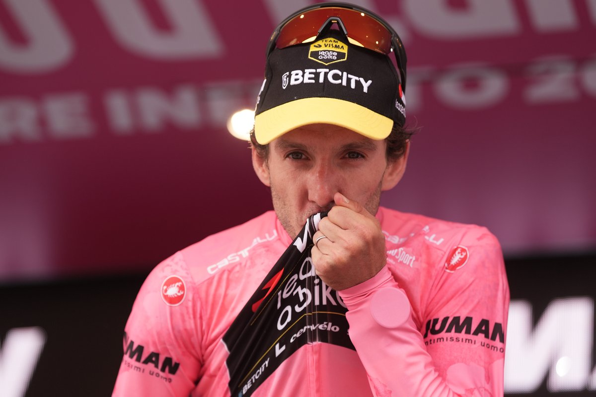🩷 Lost the Maglia Rosa in the Finestre

🩷 Won the Maglia Rosa in Finestre. 

Simon finished the story. 

#GirodItalia