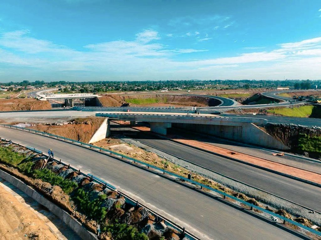SokoCindy's tweet photo. Smith never built a beautiful Interchange round about like this for blacks  in Zimbabwe, but now President ED Mnangagwa has done it. https://t.co/H0NTeC0SEm