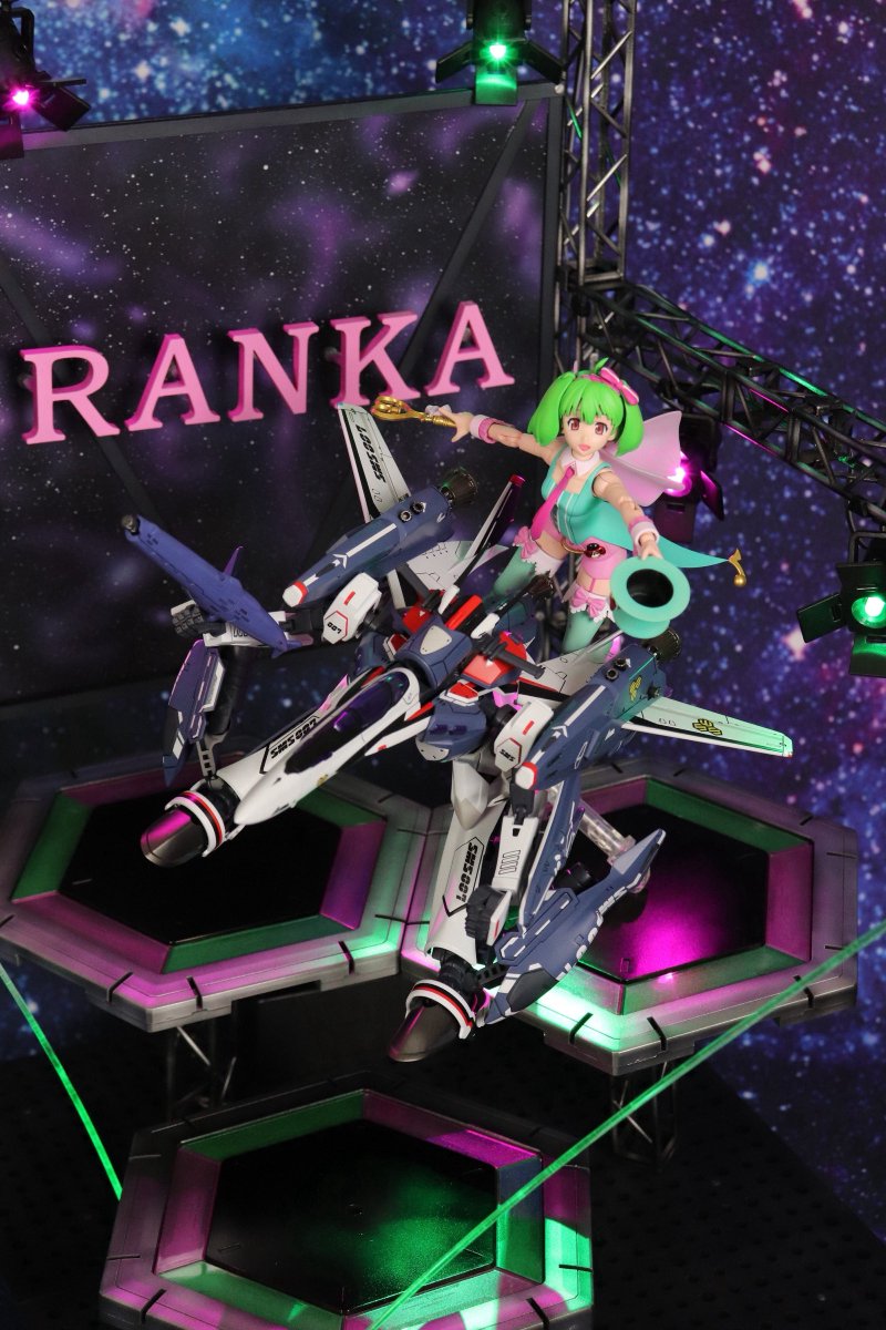 meizinka's tweet photo. VFガール ランカ•リー『虹いろクマクマed.』VF-25 F スーパーメサイア
アオシマさんのV.F.G.ランカを改造。メサイアはスーパー仕様で製作。
ランカの純真無垢な可愛さを表現できたかな？
この愛、中島 愛さんに届け！ギャラクシーライブも今からむっちゃ楽しみです！
#マクロスモデラーズ応募 https://t.co/ogt6phDkQd