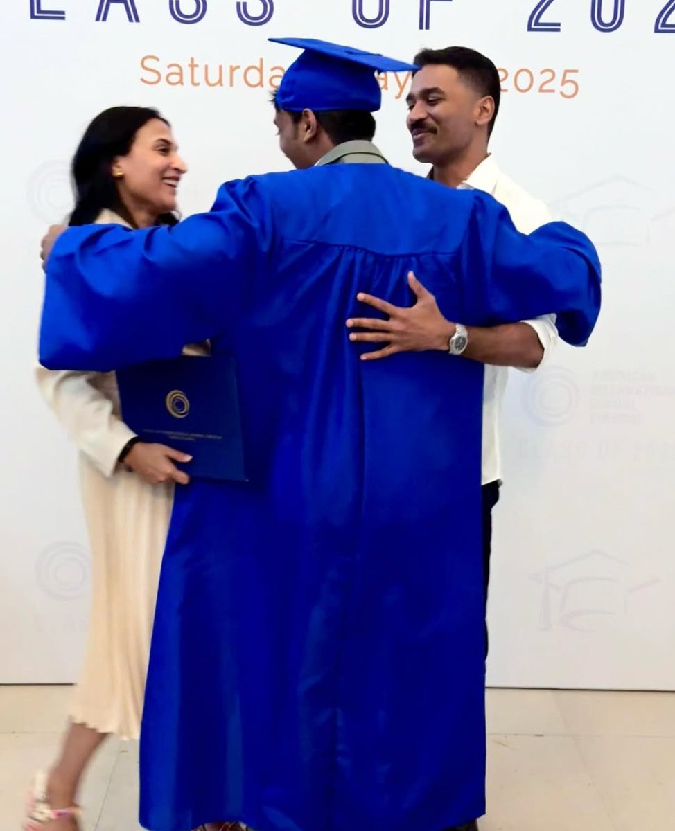 Full of smiles, hugs and happy hearts #Yathra <a href="/dhanushkraja/">Dhanush</a> <a href="/ash_rajinikanth/">Aishwarya Rajinikanth</a>  ❤️❤️