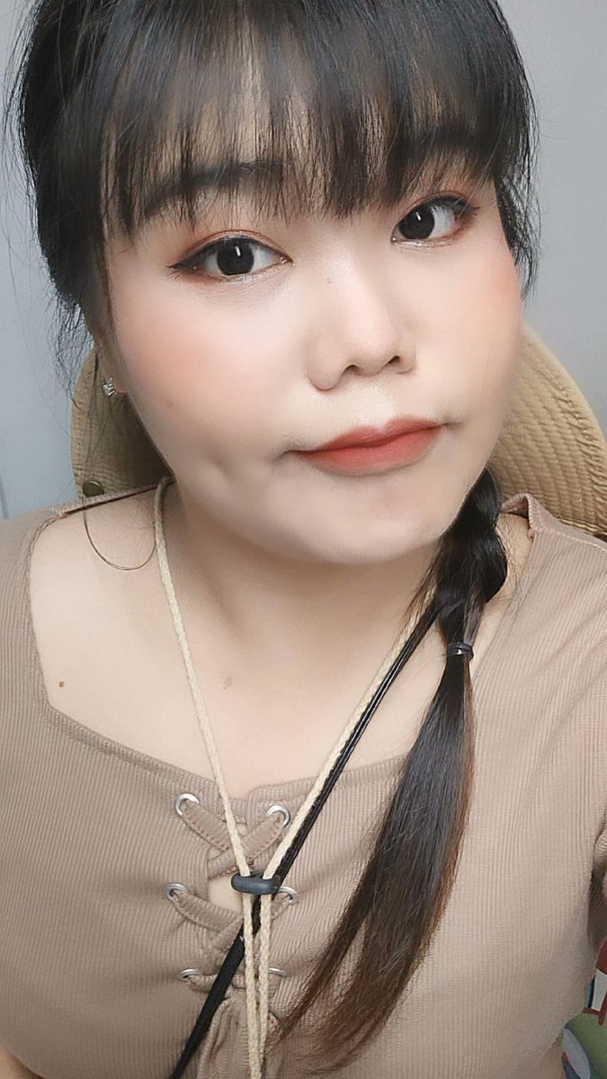 Sweettiiz3's tweet photo. พอเริ่มอายุเยอะขึ้นเรื่อยๆ
รู้สึกว่าการมีความสุขได้ด้วยตัวเองแม่งโคตรแฮปปี้
จนไม่อยากเอาใครเข้ามาอีกเลย...🙂

#เด็กอ้วน #สาวอวบ #สาวอ้วน https://t.co/M15j9ywAd7