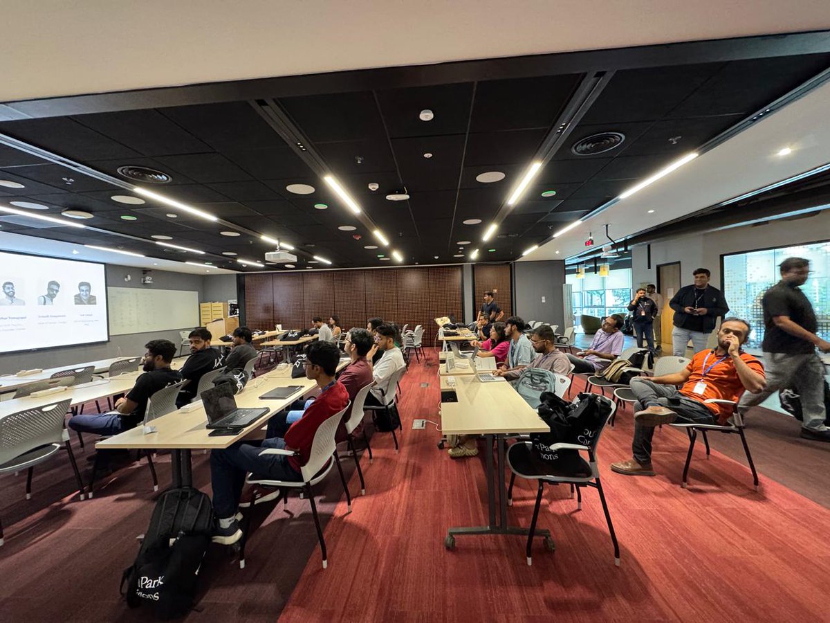 prateekmehta42's tweet image. Almost at the end of Day 1 of Curiosity 2025 - the inaugural hackathon by @southpkcommons India - the energy in the room is something else!

~100 participants across 32 teams. Hardware hacks, AI experiments, storytelling through tech, all in play. Consumer AI on steroids!

1/3
