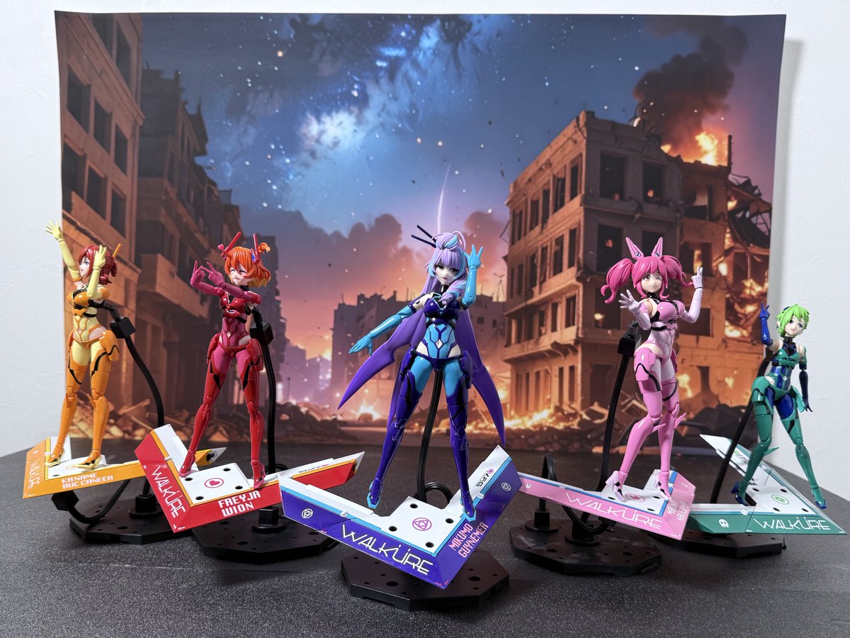 応募用テキスト
#マクロスモデラーズ応募

●作品名 「戦場を駆ける女神」

●作品アピールポイント
アオシマの「V.F.G.が作中に実在したら」をテーマに、激情のワルキューレから惑星アル・シャハルの戦場シーンをイメージした作品を制作しました。
ヴァールは圧倒されて、目がハートマークに！？