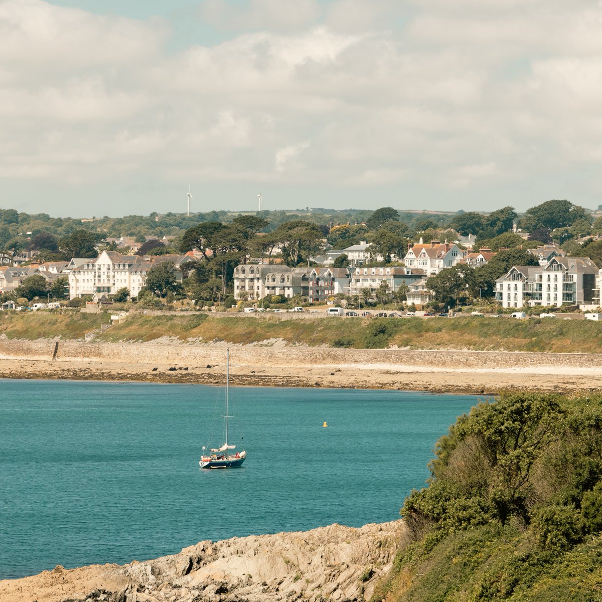 It's #NationalSmileDay! 😃

Nothing puts a smile on our faces quite like a sea view, especially in Falmouth.

Top Tip: The best way to make someone smile? Book them a holiday to Cornwall. 🌊☀️

Head to the link - bit.ly/BookYourStayca…