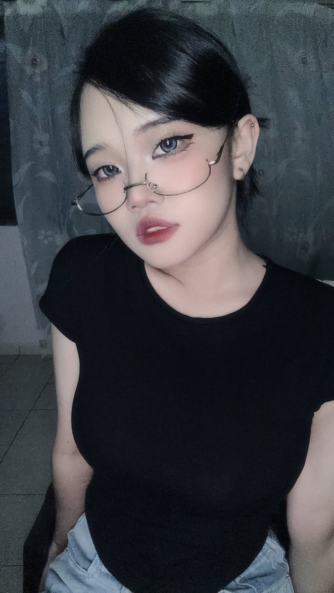 MyaaKittyna's tweet photo. New hair who dis https://t.co/XHT7Er8voN