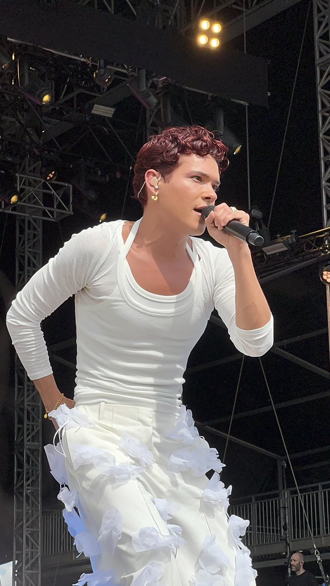 bobaomarr's tweet photo. the white fit https://t.co/vQrfgQoowm