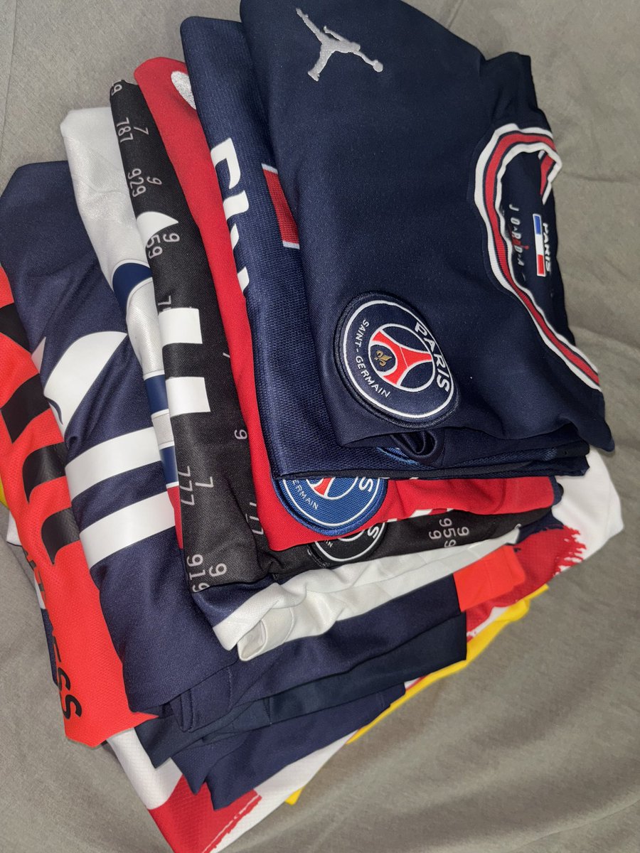 Ali__95100's tweet image. Je mets lequel les frères