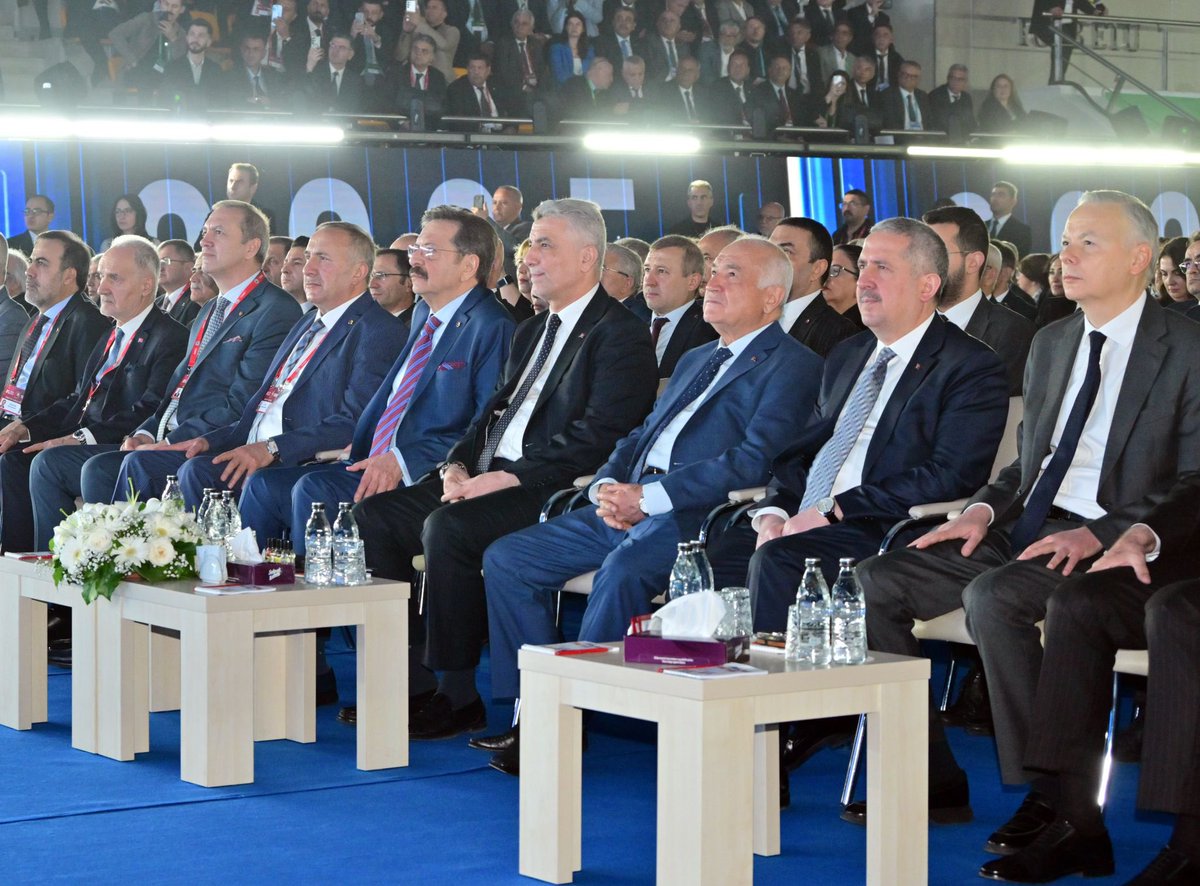 RHisarciklioglu's tweet photo. TOBB 81. Genel Kurulumuza katılarak reel sektörün sorunlarını dinleyen, diyaloğa ve istişare kültürüne verdiği önemi bir defa daha gösteren Ticaret Bakanımız Sayın @omerbolatTR’a teşekkür ederim.

TOBB Genel Kurul Başkanlık Divanına, Yönetim Kurulumuza, 81 il ve ilçelerden katılan tüm Oda-Borsa Başkanlarımıza, Meclis üyelerimize, Delegelerimize, Kadın-Genç girişimcilerimize, Genel Sekreterlerimize ve çalışma arkadaşlarımıza TOBB 81. Genel Kurulumuzun gerçekleştirilmesindeki emekleri ve katılımlarından dolayı teşekkür ederim.

Hep birlikte daha çok çalışma zamanı.

#TOBB81GenelKurul
