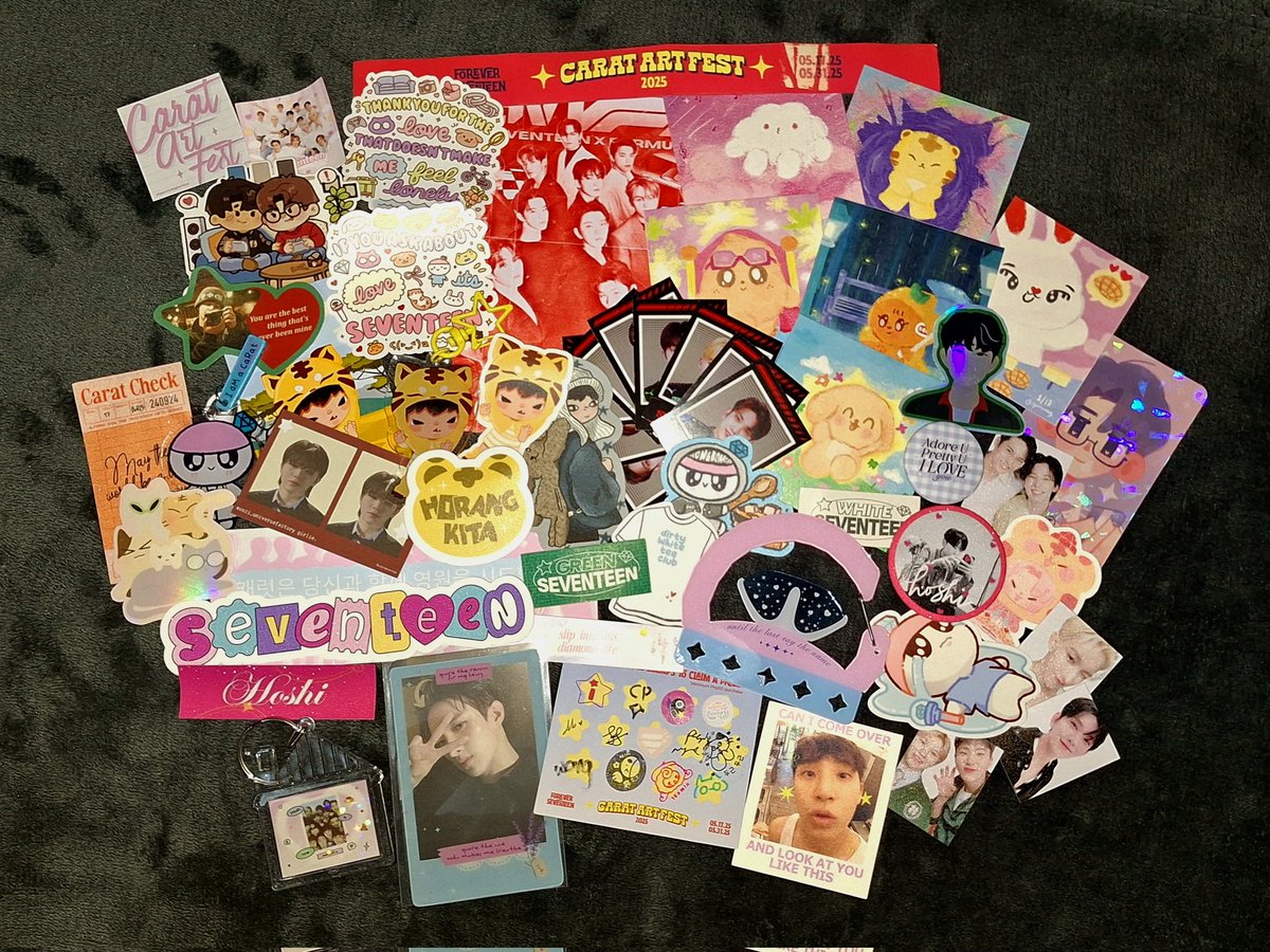 My day 1 and day 2 #CaratArtFest2025 haul. My wallet is empty, but my heart 🩷🩵 is full. HAHAHAHA! Next year uli!!!