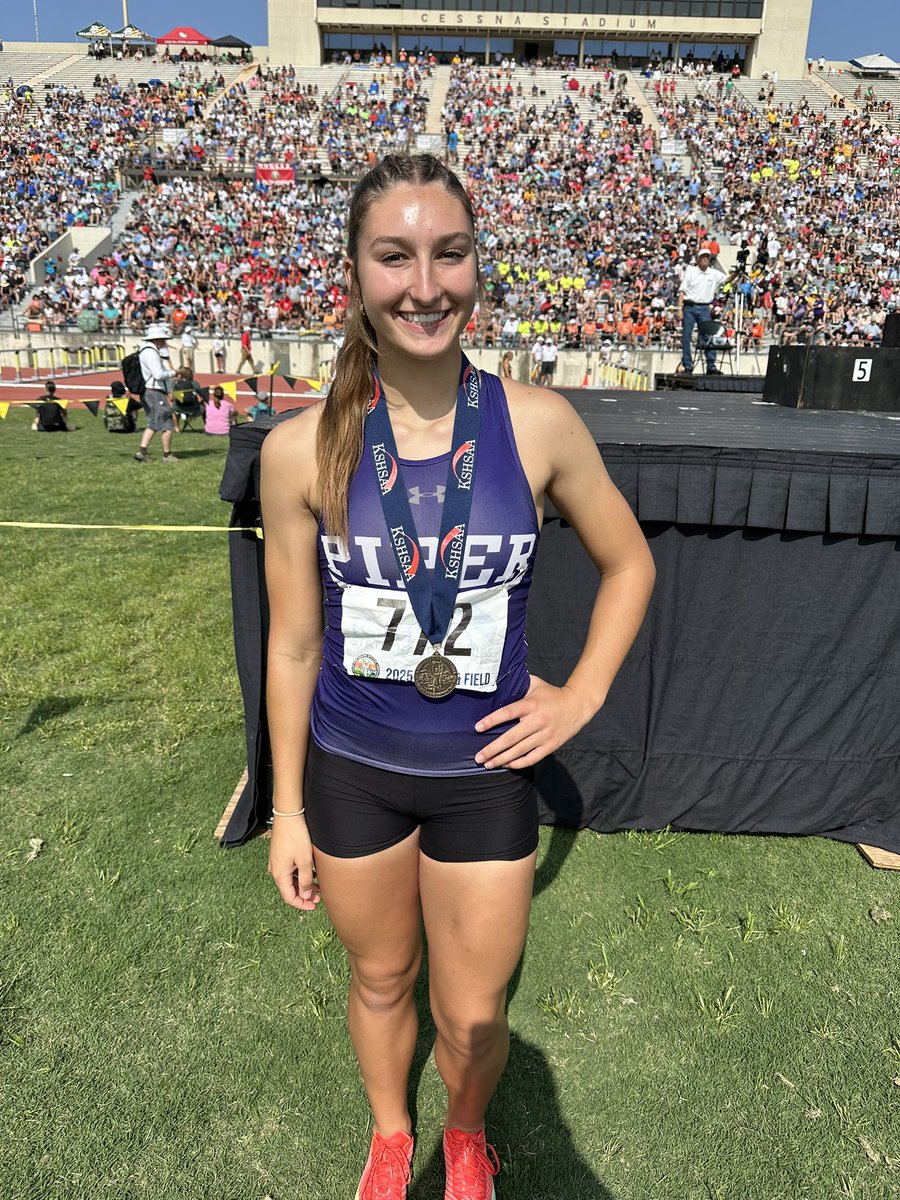 5A girls 100m hurdles state champions🥇

Nora Turney of Piper takes home the gold in the 100m hurdles with a time of 14.52. #sportsinkansas