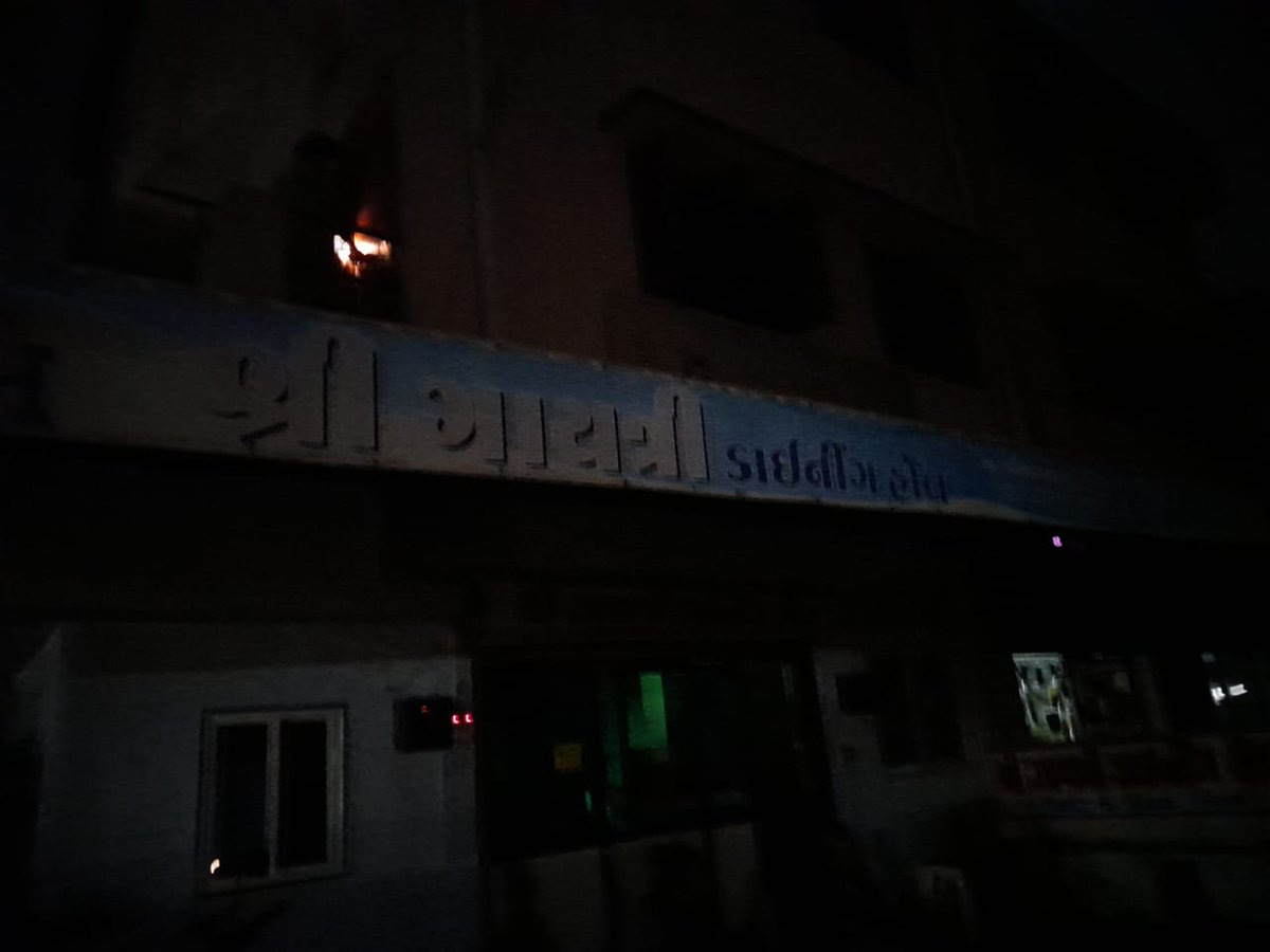 2nd Civil Defence Exercise “Operation Shield” અનુસંધાને આજરોજ વલ્લભ વિદ્યાનગર ખાતે સાંજે ૮:૦૦ થી ૮:૧૦ કલાક દરમિયાન Blackout કરવામાં આવ્યું હતું.
#mokedrill 
#oprationshield
#OprationSindoor 
#CivilDefence 
#blackout