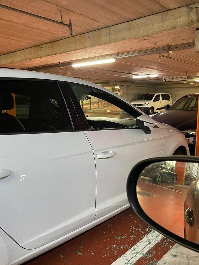 Vandali e ladri scatenati nella notte a Torino Regio Parco: 15 auto danneggiate nel parcheggio sotterraneo ift.tt/fDiv6ay