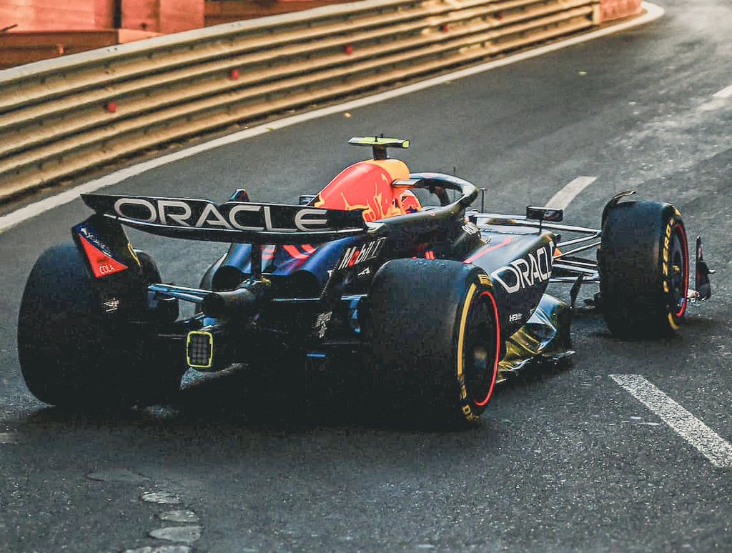 holmesdirection's tweet photo. Can we get more respect for Checo now?

He really was putting the car on places that were crazy to even think of. He called and knew how bad the second car was turning, but nobody wanted to listen. https://t.co/Gzx4UZuGAt