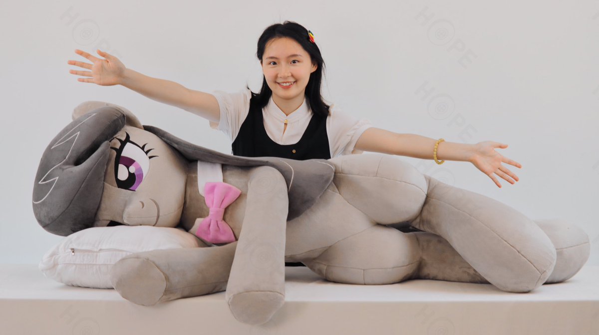 50kilosofhope's tweet photo. Photos with Octavia📷✨  
Presenting the 1.6m enormous Octavia!  
First time appearing in shots for size comparison 🥹  
A whole new experience posing with Octavia!  
Hope you like! 💕
#Octavia #mlpfilm #mylittlepony #friendshipismagic https://t.co/pEdfRQ7mNq