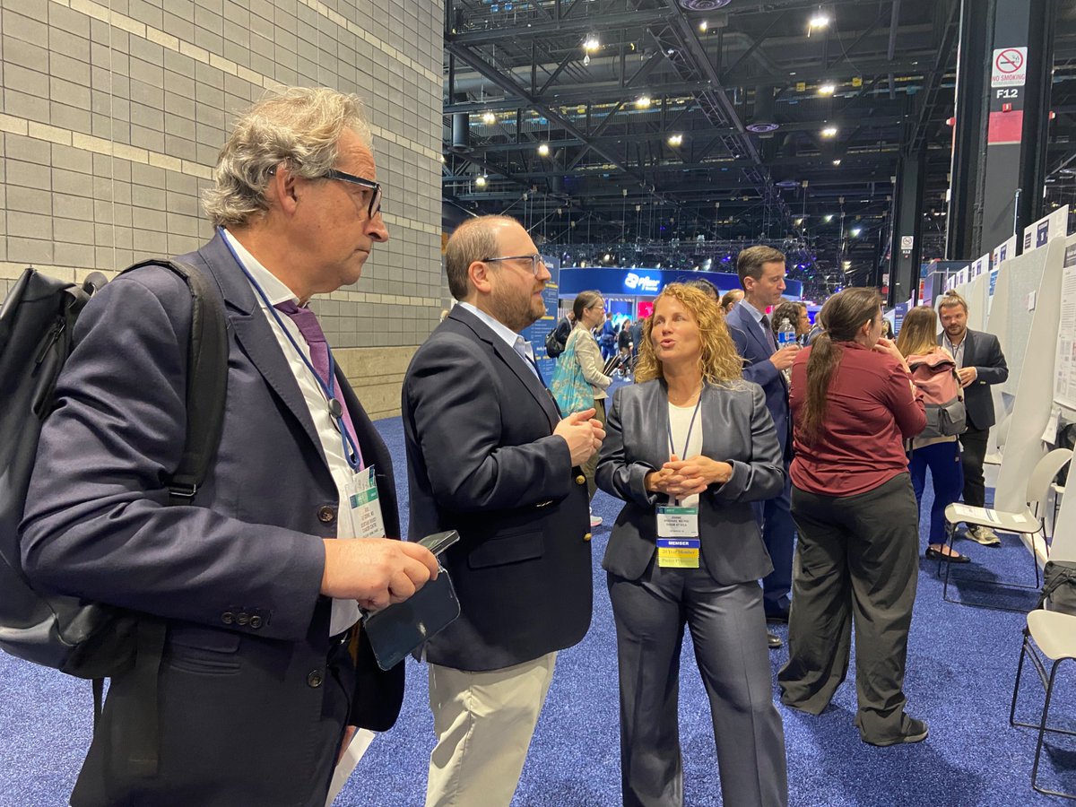 Love seeing these great discussions at #ASCO25!

Dr. Joanne Weidhaas shares insights on microRNA biomarkers that predict toxicity and other outcomes of preoperative SBRT in STS.

📍 Hall A | Abstract 11538 | Poster Bd 21– come by today!

#miradx #RadiationOncology #CancerResearch