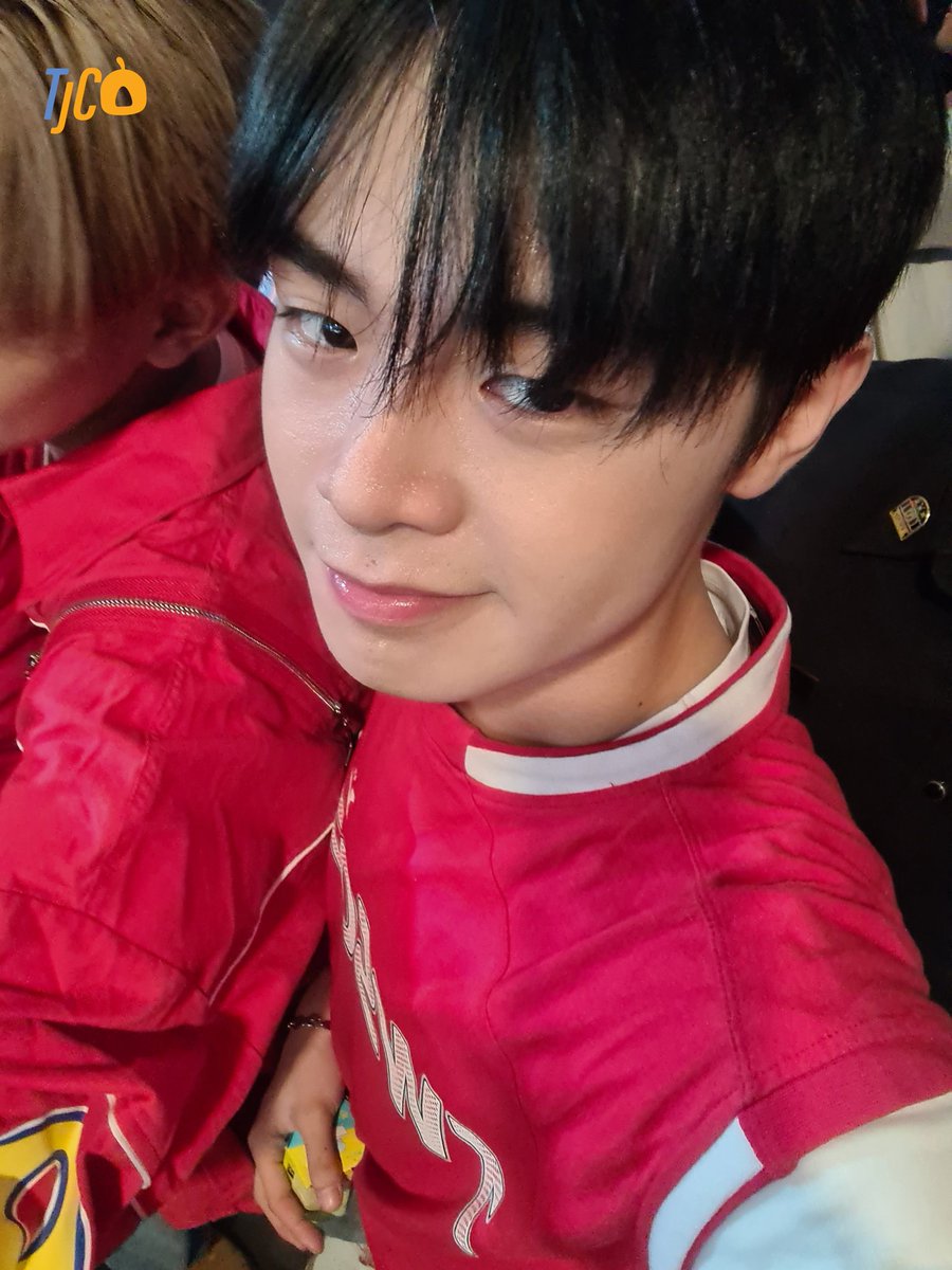 teamjcofc's tweet image. [💌] #JEYSEnt | 053125

JCO and Hanies, #OnlyWeKnow how much our dearest JC loves us. 🥰 Here’s a selfie from today as a reminder that no one can come #BetweenUs! 📸✨

BETWEEN US WITH AJAA
#AJAA #AJAA_JC
@AJAAofc @jcdacillo______