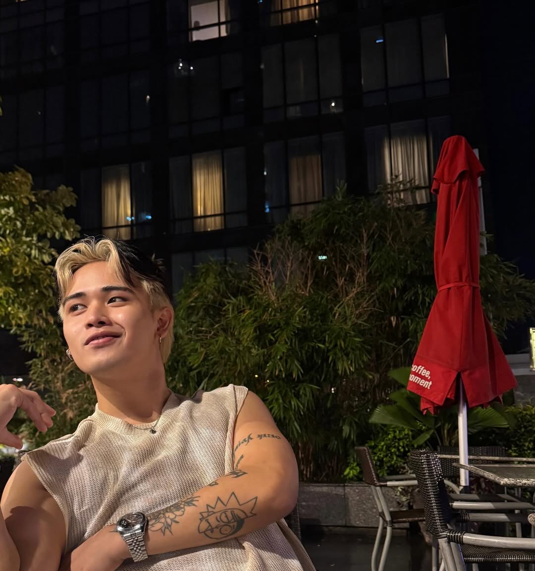 There are billions of stars in the Sky yet
your smile shines the brightest
     ☆.   
       　ﾟ.･ 
                 ˚. ˚. ˚.*•.
                      ⋆˚•* ⋆˚.
                       ˚.*• •.•*.˚.*••.•.*.•
                          ⋆˚. ⋆˚⋆⋆*.•*.•˚.•.*•