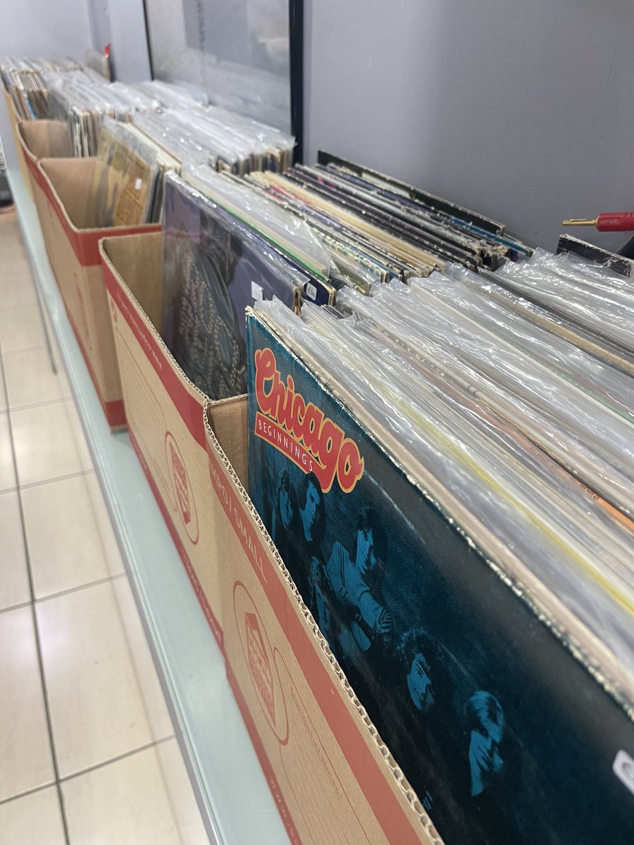 bs_kitkat's tweet image. Vinyl hunting + more fanart wip :)