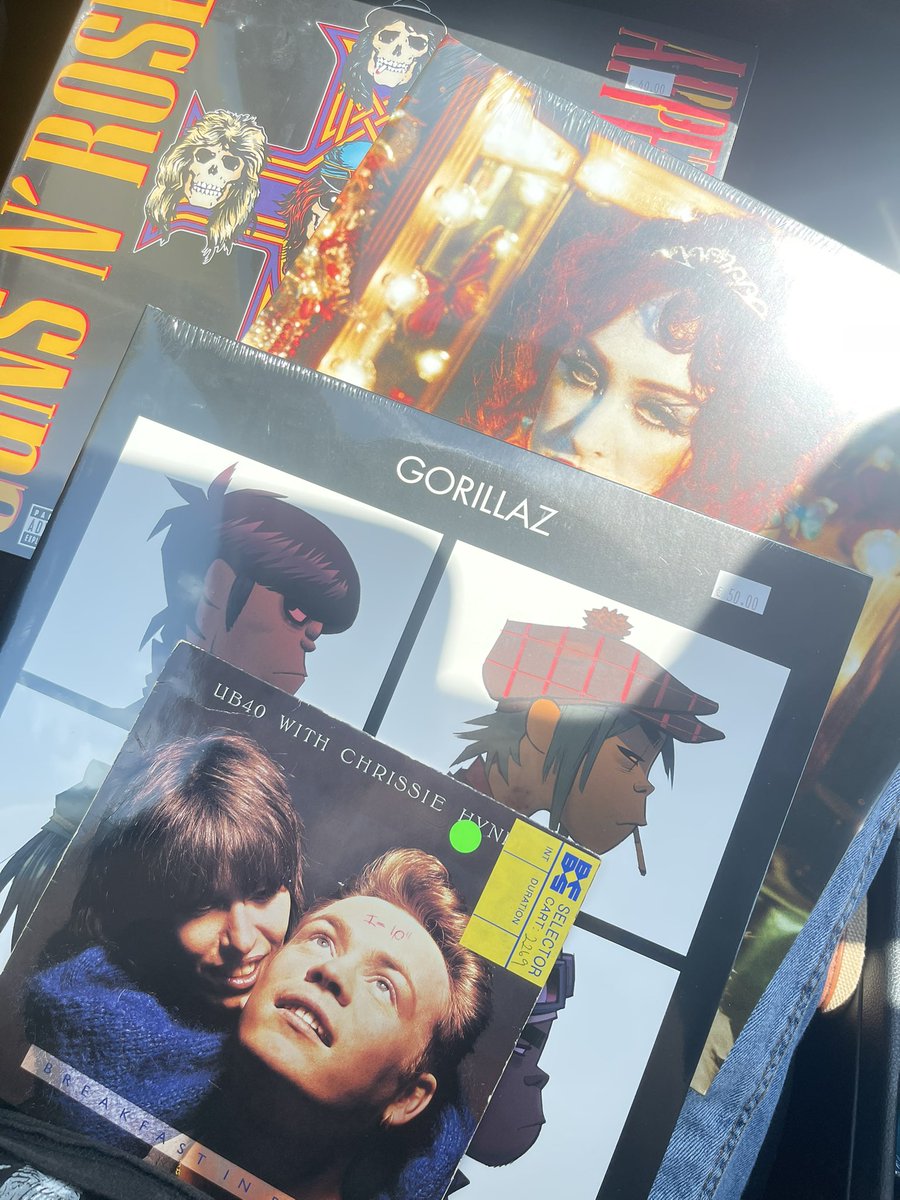 bs_kitkat's tweet image. Vinyl hunting + more fanart wip :)