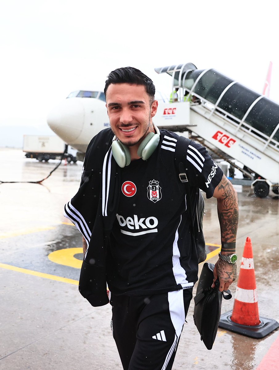 Besiktas's tweet photo. 🦅 Beşiktaşımız Bodrum’da!

Karayolu ulaşım sponsorumuz @temsaturkiye, Bodrum’da da yanımızda.

#BDRvBJK https://t.co/0xVI7b6Mqt