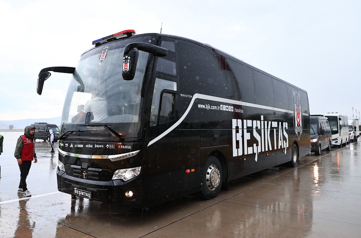 Besiktas's tweet photo. 🦅 Beşiktaşımız Bodrum’da!

Karayolu ulaşım sponsorumuz @temsaturkiye, Bodrum’da da yanımızda.

#BDRvBJK https://t.co/0xVI7b6Mqt